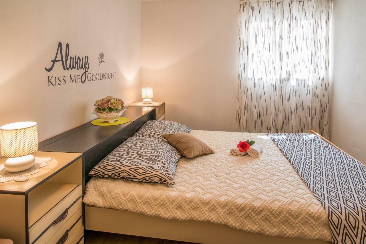 Apartmani Marija マリンスカ エクステリア 写真