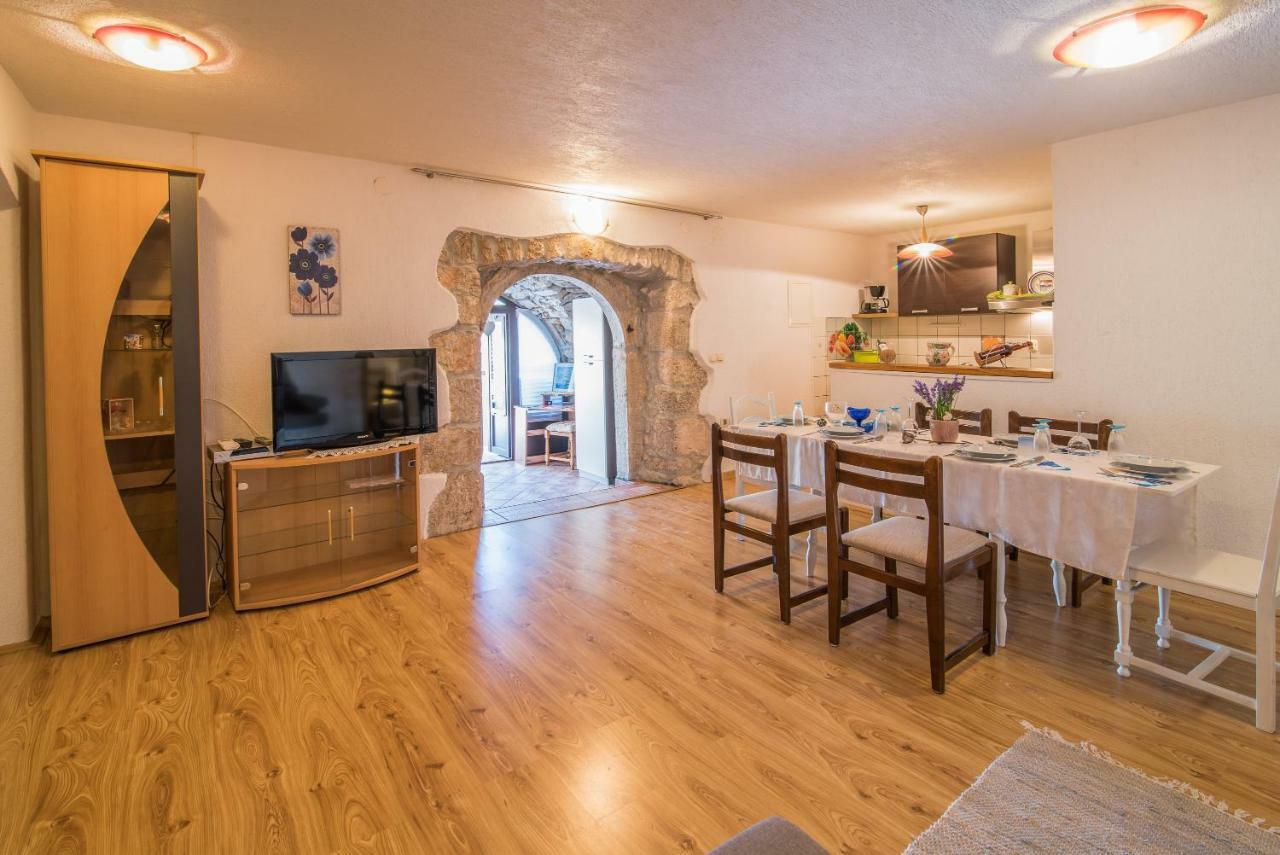 Apartmani Marija マリンスカ エクステリア 写真